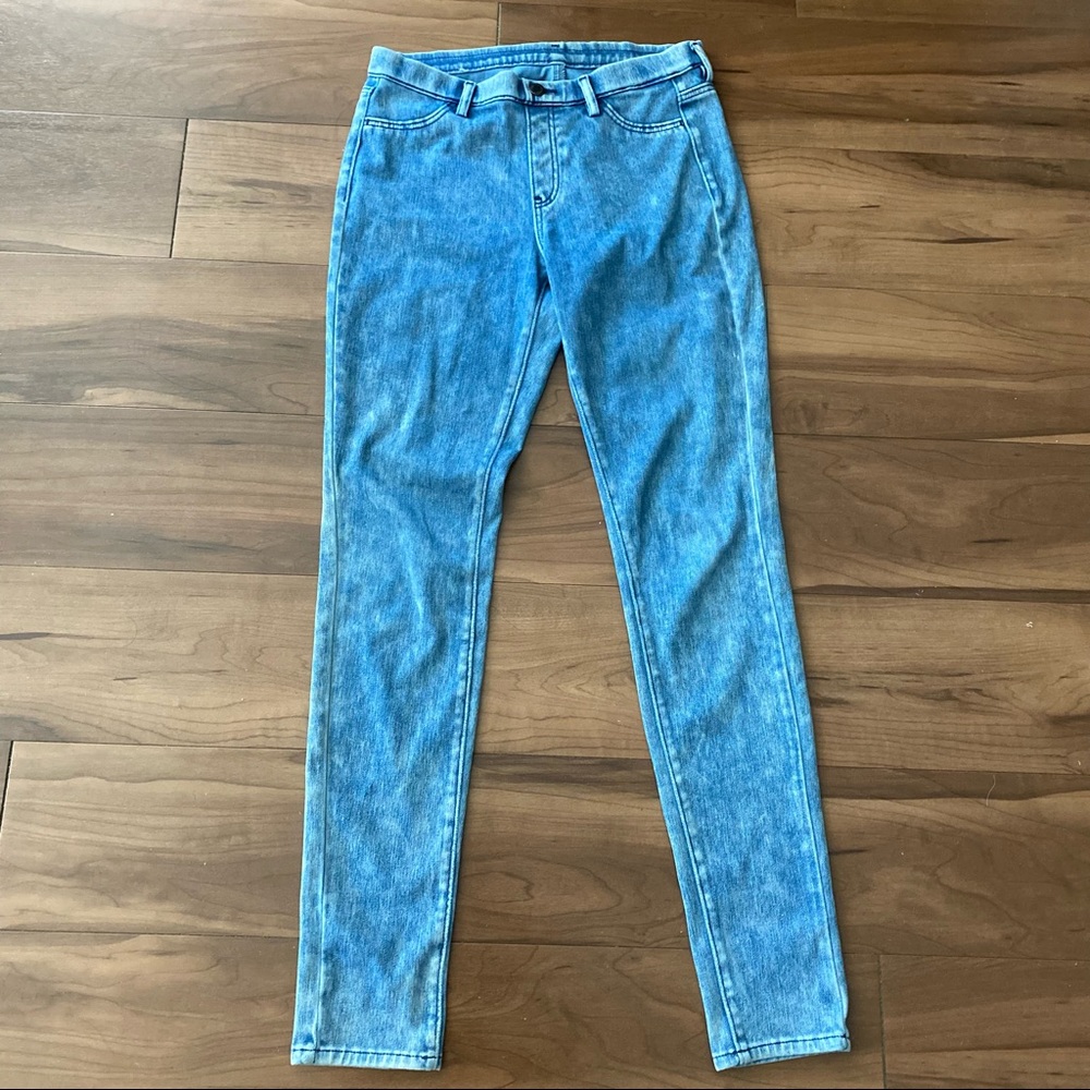 Uniqlo jeggings in size 26-27